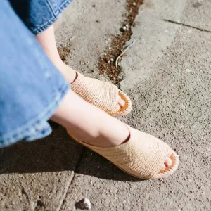 Open-Toe Raffia Slide (Natural)